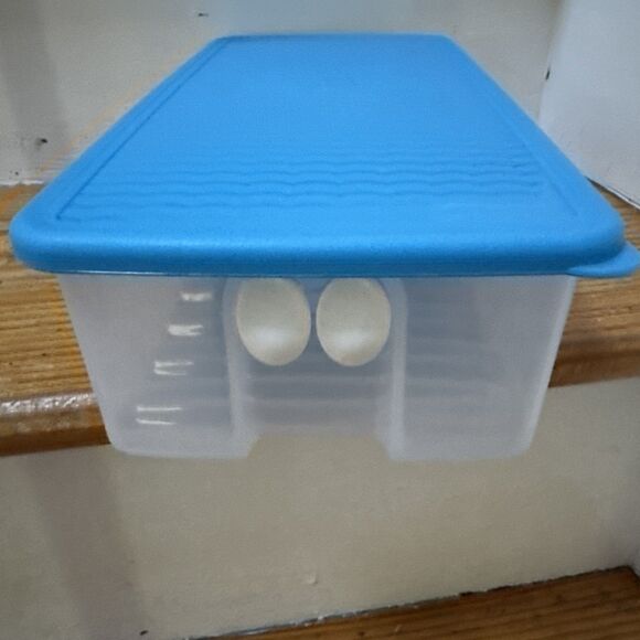 Tupperware Fridge Smart 8.5 Cup Vented Fruit Veggie Storage w Blue Teal Lid New - Picture 2 of 5